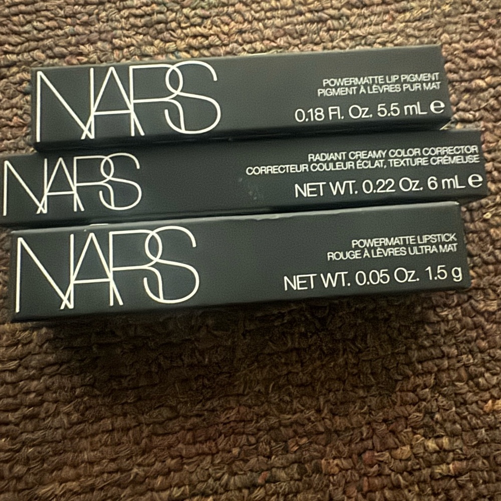 Power matte Lipstick shade: Sweet Disposition (100)